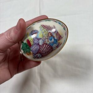 1988 Lenox fine porcelain Easter egg trinket box